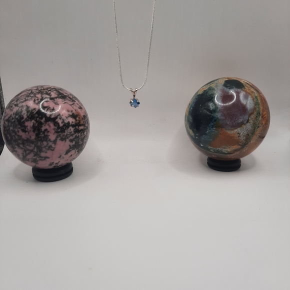 Deep Blue Saphire Necklace - Picture 3 of 3